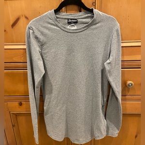 Blackskies Mens top size S.